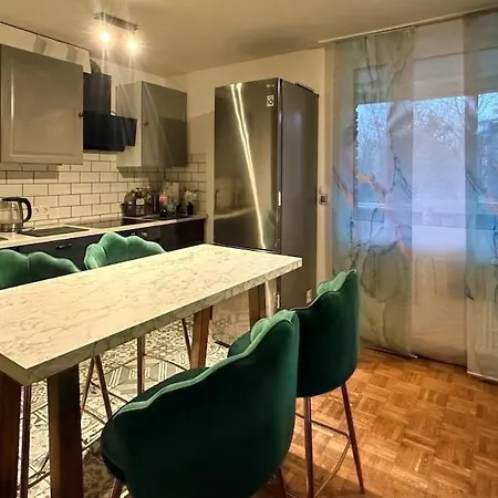 Lejlighed Spacious 3-room With Balcony *