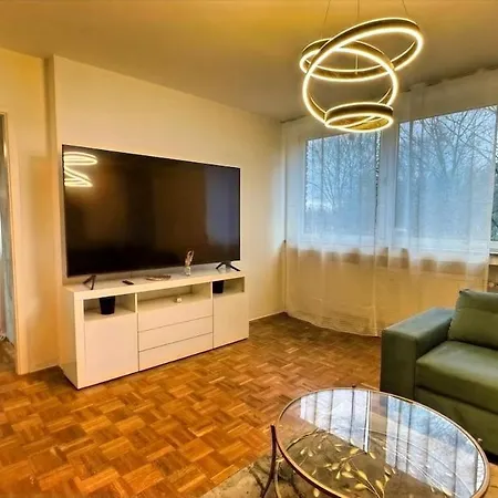 Lejlighed Spacious 3-room With Balcony *