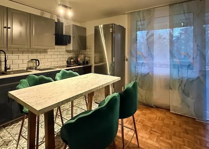 Lejlighed Spacious 3-room With Balcony *